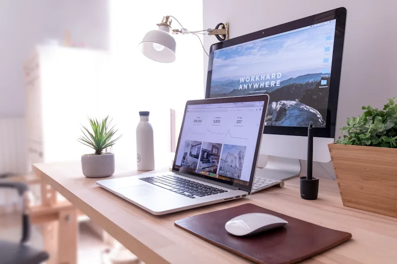 Écran affichant une interface web moderne