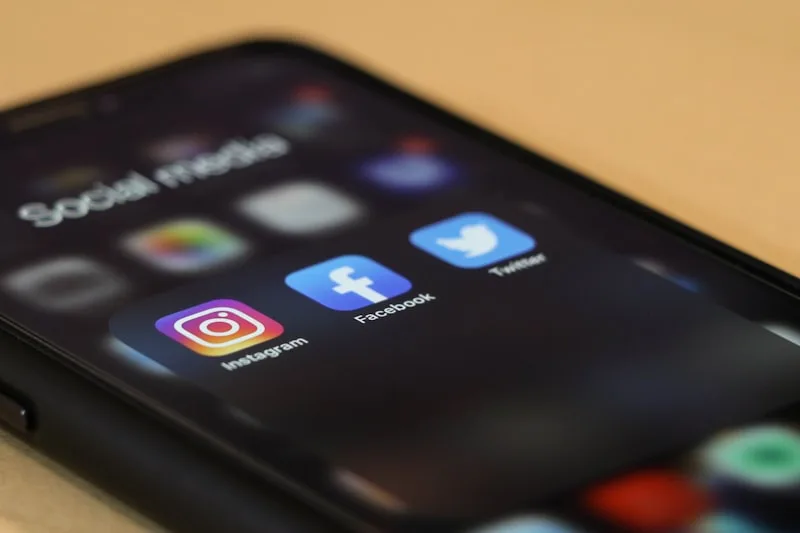 Publicités sur réseaux sociaux sur mobile
